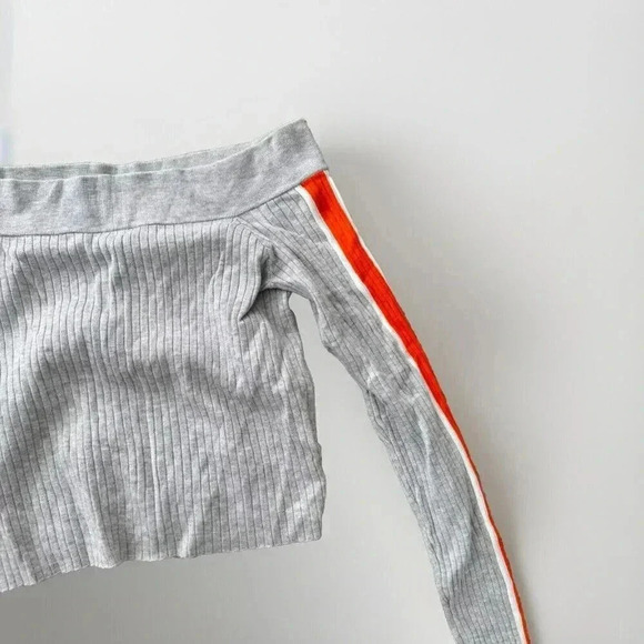 H&M Divided Grey Off the Shoulder Long Sleeve Cropped Sweater Size Large - Picture 2 of 6